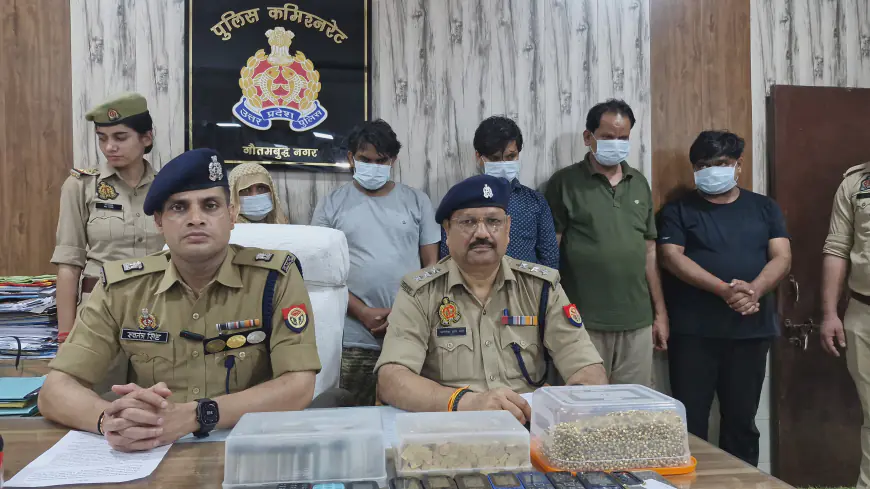 Greater Noida News : महिलाओं को झांसे में लेकर सोने के जेवरात ठगी करने वाले गैंग के पांच बदमाश गिरफ्तार