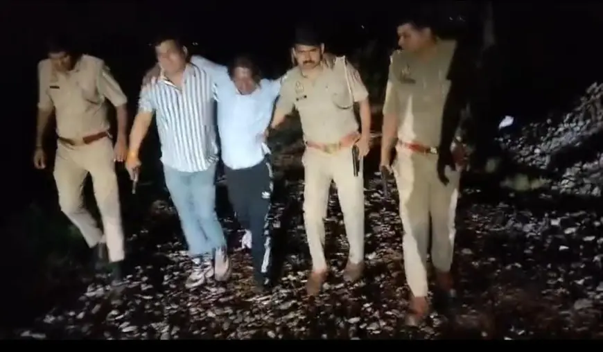 Greater Noida News : पुलिस मुठभेड़ के दौरान हत्या के प्रयास के मामले में वांछित दो बदमाश गिरफ्तार, एक के पैर में लगी गोली