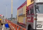 Noida News : एलिवेटेड रोड पर रसोई गैस के खाली सिलेंडर से लदे ट्रक में लगी आग