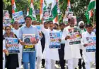 Noida News : यूपीआई के नये नियम के विरोध में कांग्रेस नेताओं ने किया कलेक्ट्रेट पर प्रदर्शन