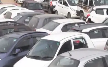 Noida News : व्यावसायिक क्षेत्र और पार्किग स्थलों में खड़े पुराने वाहन होंगे जप्त