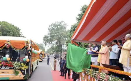 Noida News : योगी सरकार की ग्रीन मोबिलिटी को मिली रफ्तार, ई-बसों का शानदार प्रदर्शन