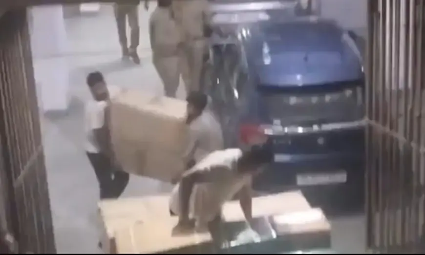 Greater Noida News : अवैध रूप से पटाखा का भंडारण करने वाला गिरफ्तार