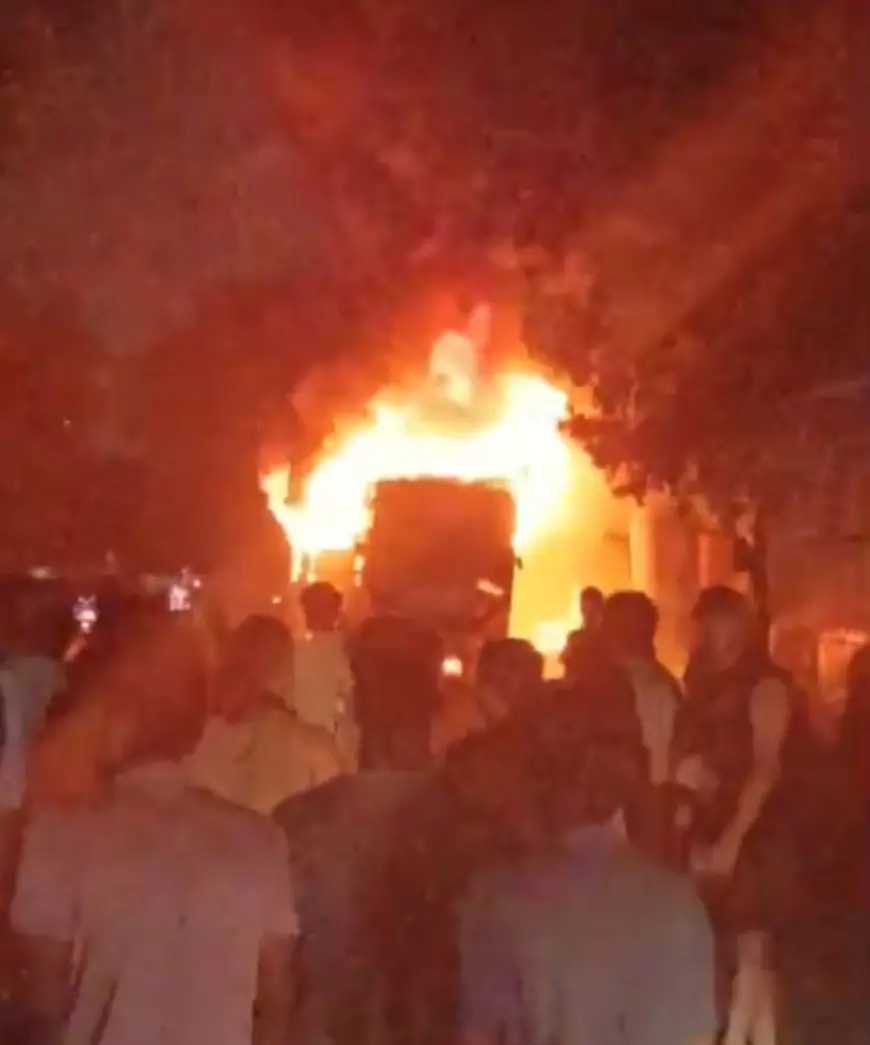 Greater Noida News : हॉस्टल की बस में लगी आग