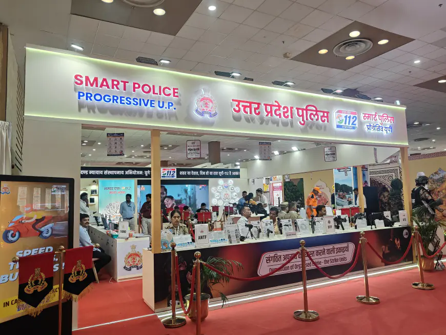 Noida News : आधुनिक हथियारों और सेवा भाव व्यक्त करते हुए लगा यूपी पुलिस का स्टॉल लोगों के लिए बना आकर्षण का केंद्र