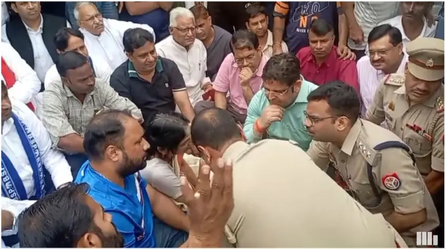 Ghaziabad News : बाबा भीमराव अंबेडकर की प्रतिमा खंडित कर उसपर डाली गंदी चीज, लोगों ने जमकर किया हंगामा