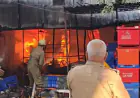 Ghaziabad News :  ऑनलाइन डिलीवरी करने वाली कंपनी के गोदाम में लगी भयंकर आग, मुख्यमंत्री ने लिया संज्ञान