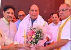 Ghaziabad News : देश की जनता जानती है कि  कौन झूठ बोलकर कर रहा है नाटक : राजनाथ सिंह