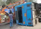 Ghaziabad News : अनियंत्रित बस डिवाइडर से टकराई, 15 यात्री घायल