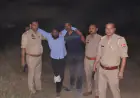 Jewar News : हत्यारोपी 25 हजार रुपए  का इनामी बदमाश पुलिस मुठभेड़ में गिरफ्तार, पैर मे लगी गोली