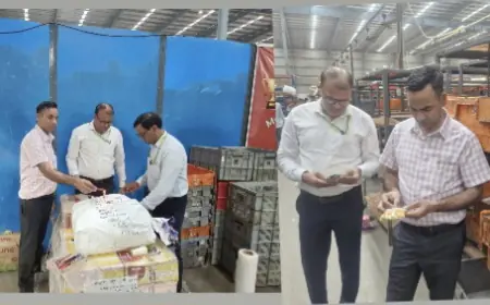 Noida News : खाद्य विभाग ने की छापेमारी, 240 लीटर घी और 18 किलो मिर्च पाउडर जप्त