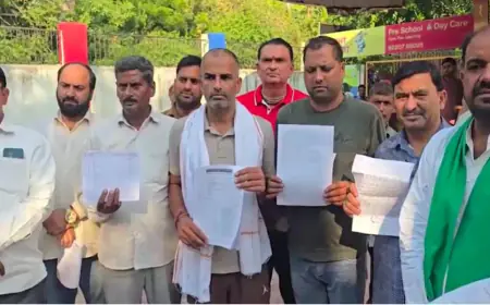 Greater Noida News : कही नही है धन सुरक्षित:आम आदमी की आफत ही आफत, एक तरफ साइबर अपराधी दूसरी तरफ बैंक के अधिकारी