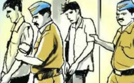 Noida News : घर में चोरी कर रहे बदमाशों ने महिला के बेटे पर किया घातक हमला, नाले में कूदे, गिरफ्तार