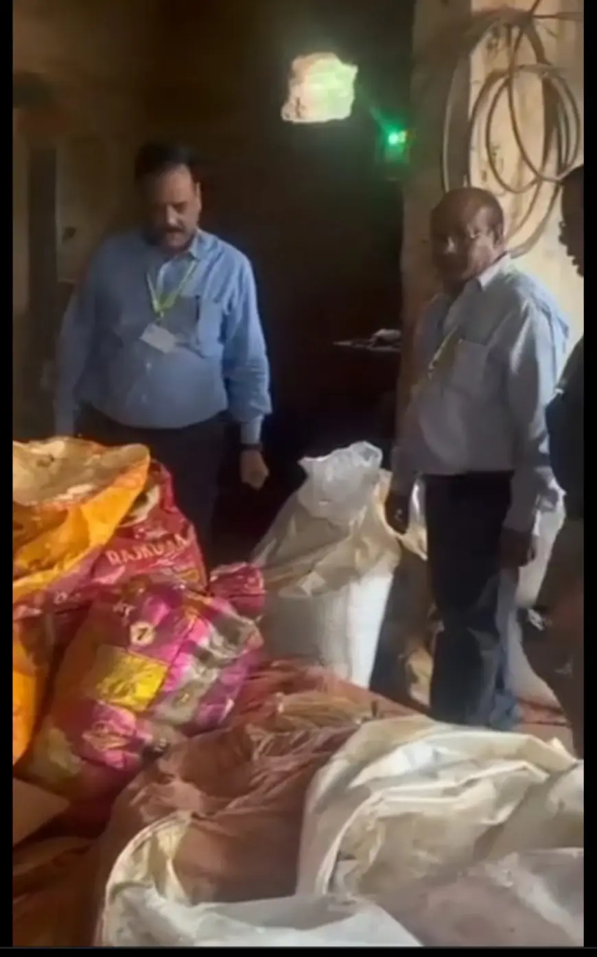 Greater Noida News : मिलावटी मसाला बनाने वाली फैक्ट्री का भंडाफोड़, मालिक गिरफ्तार