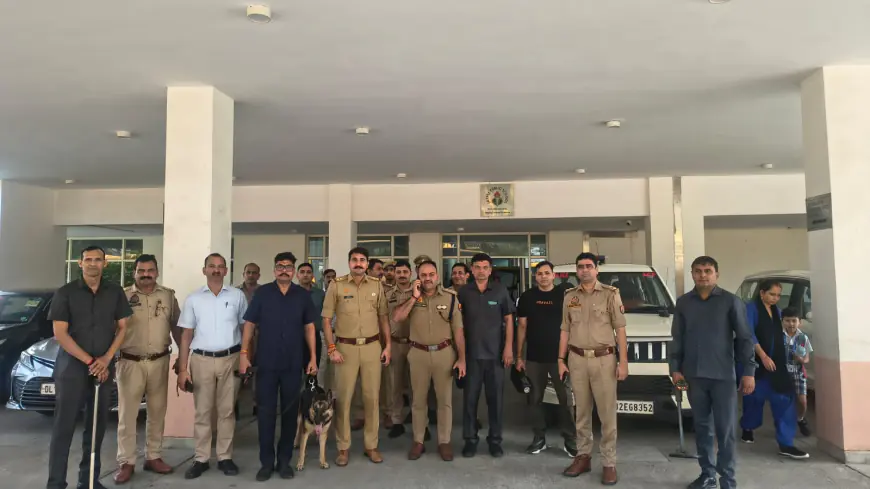 Noida News : दर्जन भर स्कूलों को मिली बम से उड़ाने की धमकी