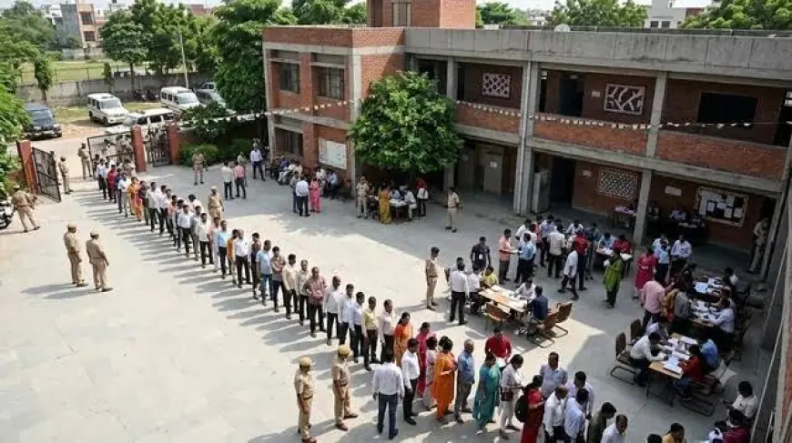 Noida News : मेरठ खंड स्नातक एवं शिक्षक एमएलसी निर्वाचन के लिए मतदान शुरू